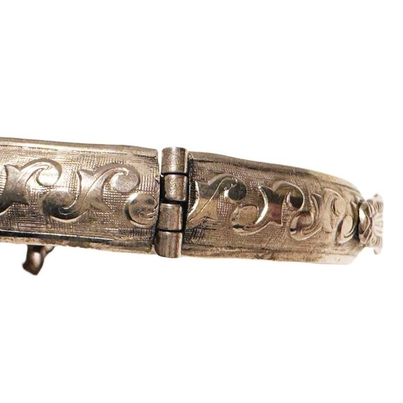 FREIRICH Silver Hinged Bangle Bracelet Swirl Pattern With Leaves & Safety Chain - Picture 8 of 8